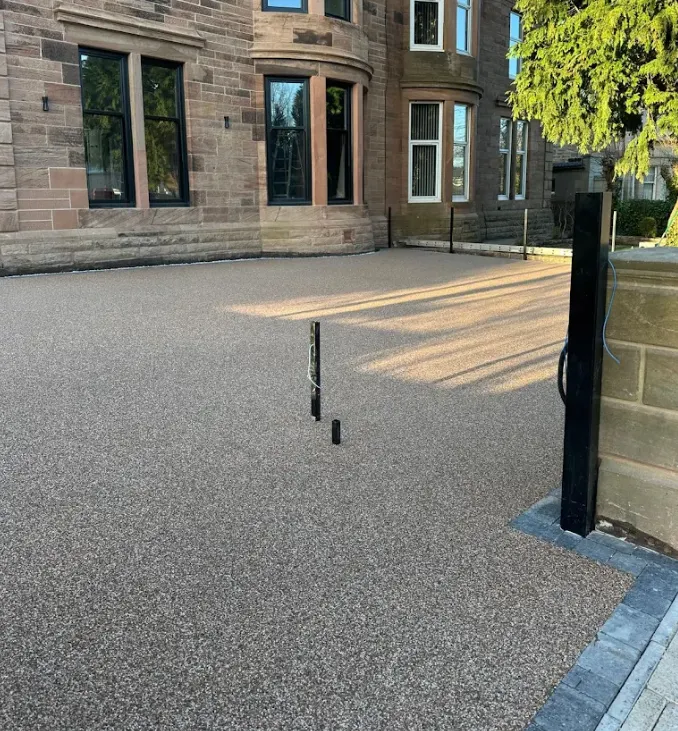 Resin bound driveway installed in Guildford by Guildford Driveways & Patios
